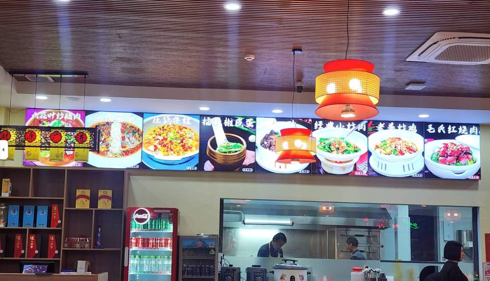 menu nhà hàng bếp đường trung sử dụng hộp đèn nhét ron không viền siêu sáng rất hiện đại và sang trọng