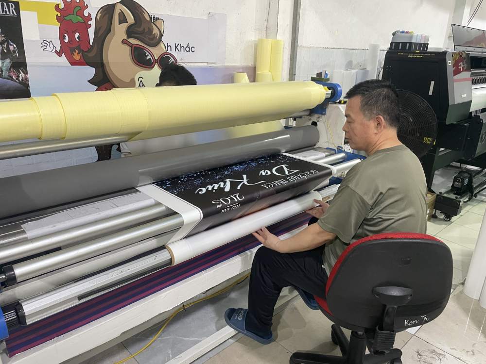 cán màng laminate sau khi in