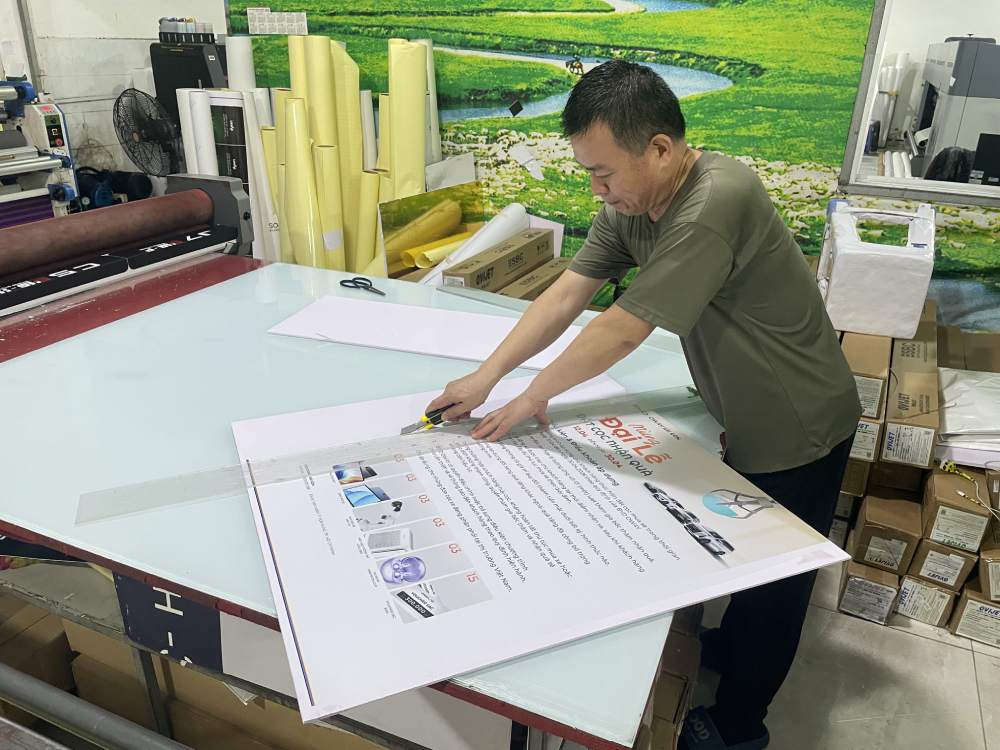 PP keo in kỹ thuật số, cán màng mờ, cán lên foam 5 li