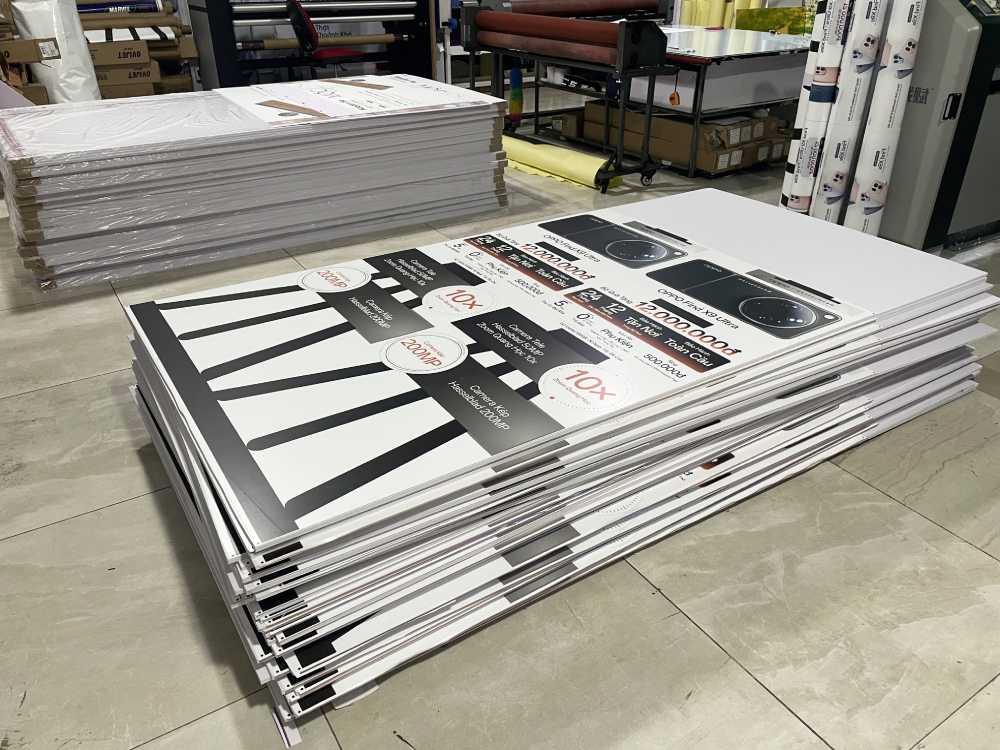 gia công cắt bế thành phẩm foam 5li cán decal